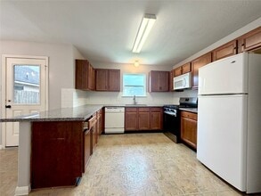 Building Photo - 6415 Mountain Pines Ln