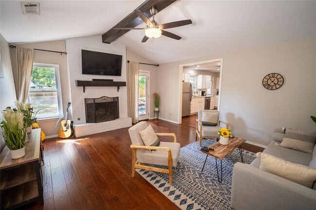Foto del edificio - 7402 Bucknell Dr