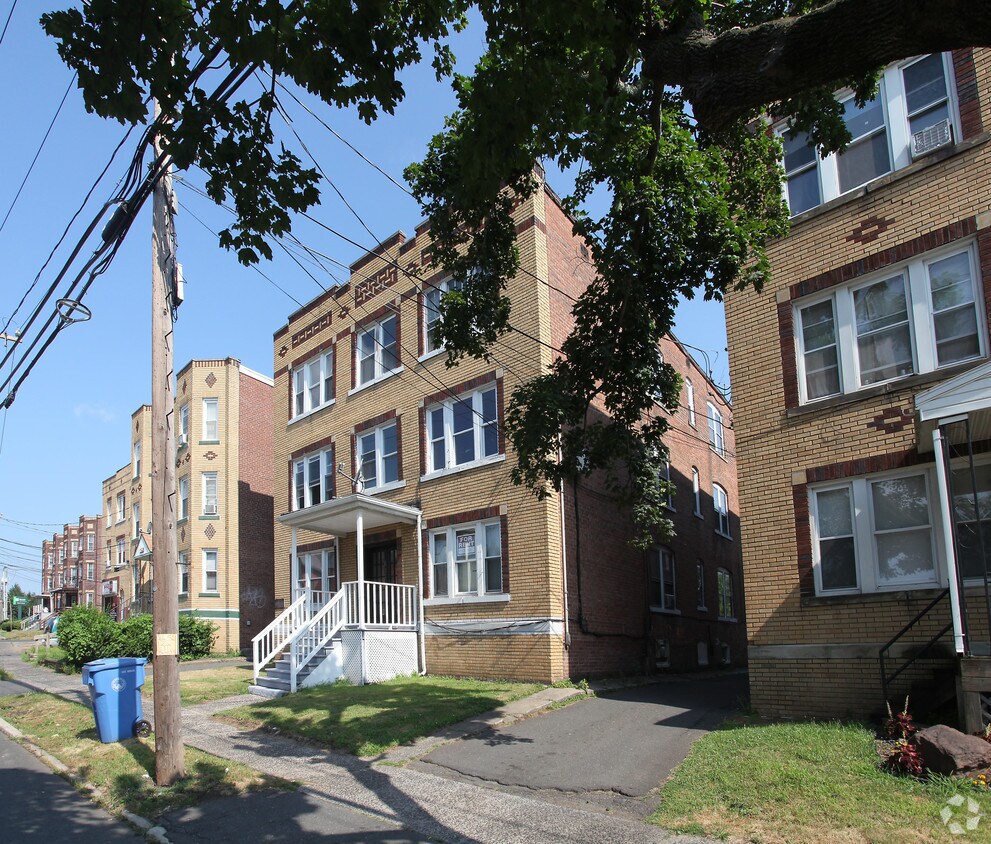 617 W Main St, New Britain, CT 06053 Apartments in New Britain, CT