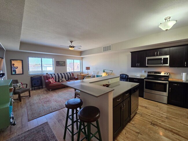 Foto del edificio - 221 E 5th St