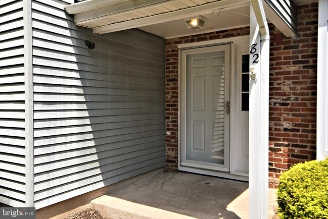 Building Photo - 82 Greenridge Cir