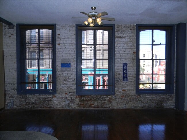 Building Photo - 2315 The Strand