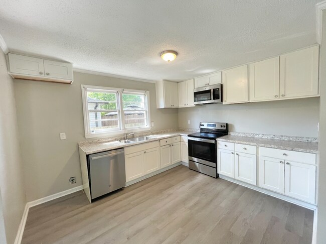 Building Photo - Updated 3-Bedroom, 2-Bath Home in Decatur, AL