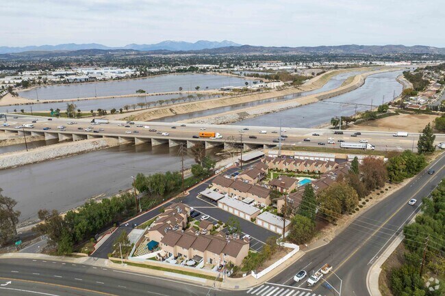 Building Photo - 500 N Tustin Ave