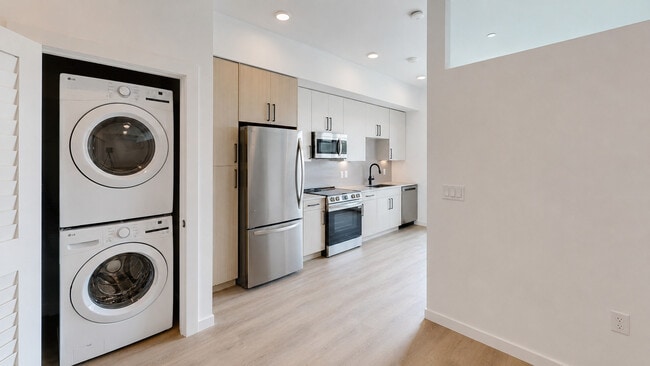 Modern kitchen and laundry nook in daylight - Bissinger & Co.