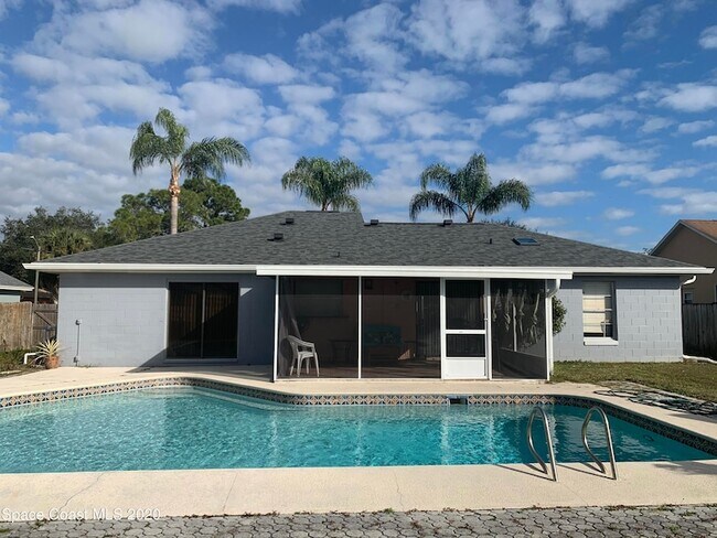Foto del edificio - 662 Castaways St NE