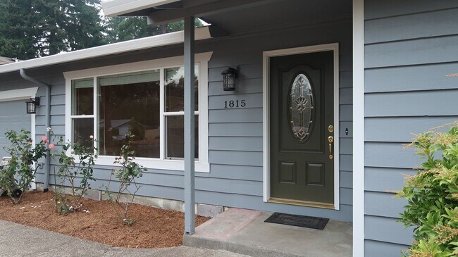Foto del edificio - Perfect 4 Bed 2 Bath w/ Finished Basement ...