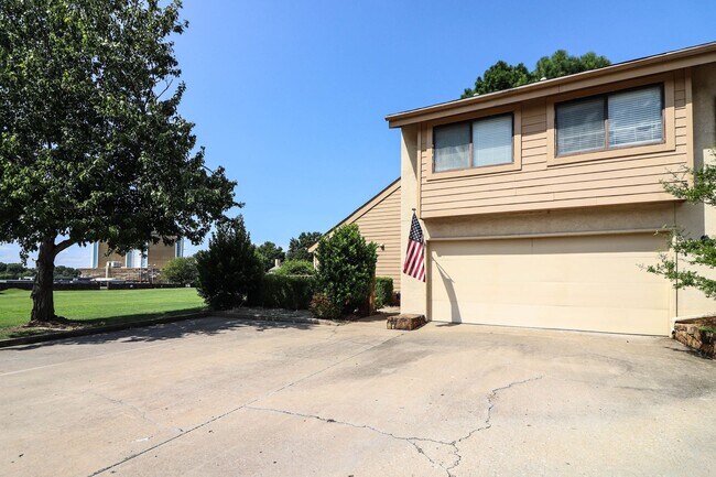 Building Photo - Beautiful Gated Community With Corner Lot ...
