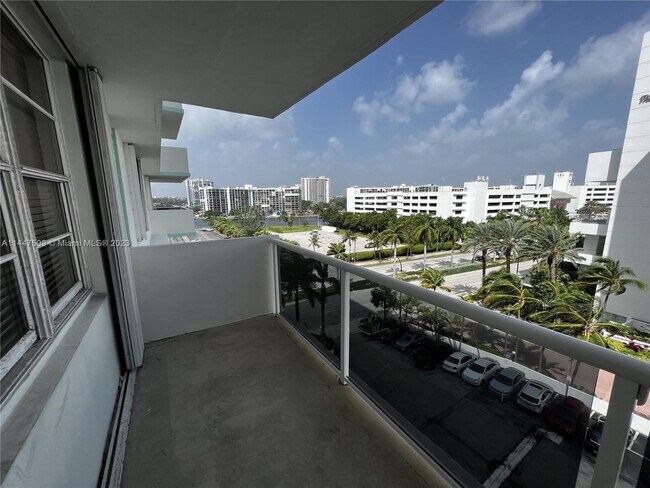Building Photo - 3725 S Ocean Dr