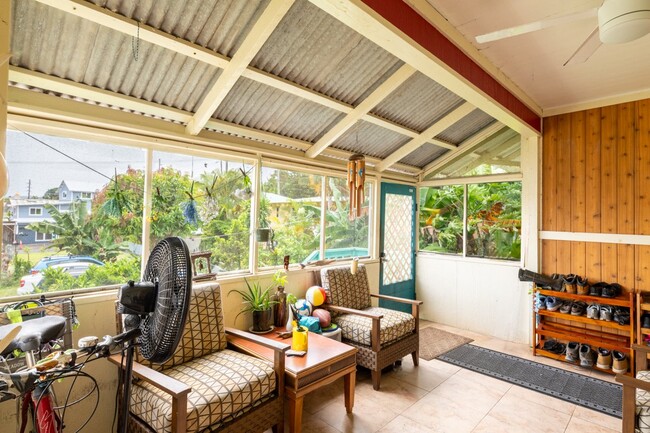 Building Photo - 398 Ohai St