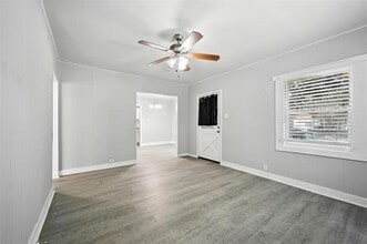 Building Photo - 204 Graham Ave