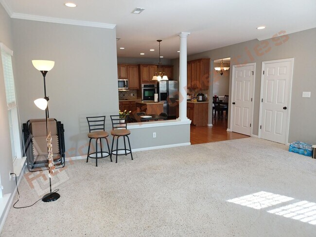 Building Photo - Luxury 4 BR 2-Car Garage Cul-de-Sac End Un...