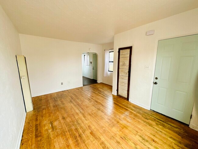 Building Photo - 2130 Eton Ave SE