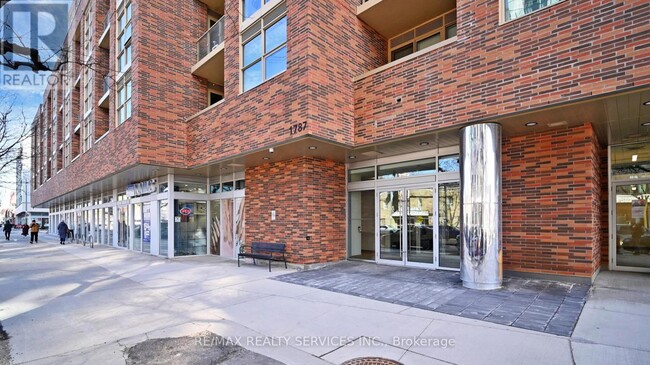 Photo du bâtiment - 1787-1787 St Clair Ave W