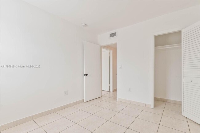 Foto del edificio - 1114 Douglas Rd
