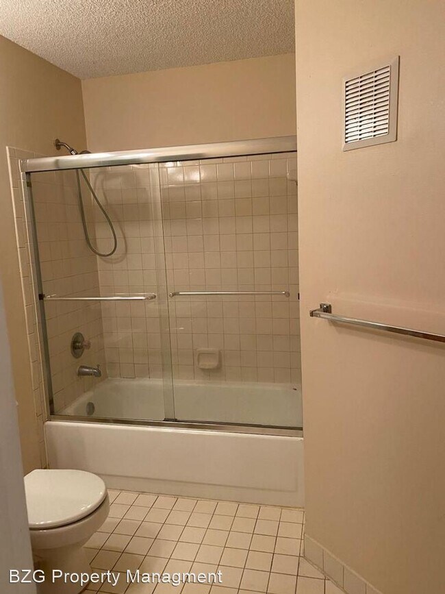 Building Photo - 2 br, 2 bath House - 821 Lyons Rd. #21-205