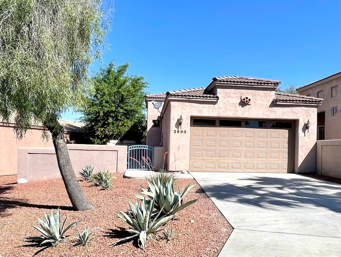 Foto principal - Nice 2 Bedroom Home in Desert Foothills Co...