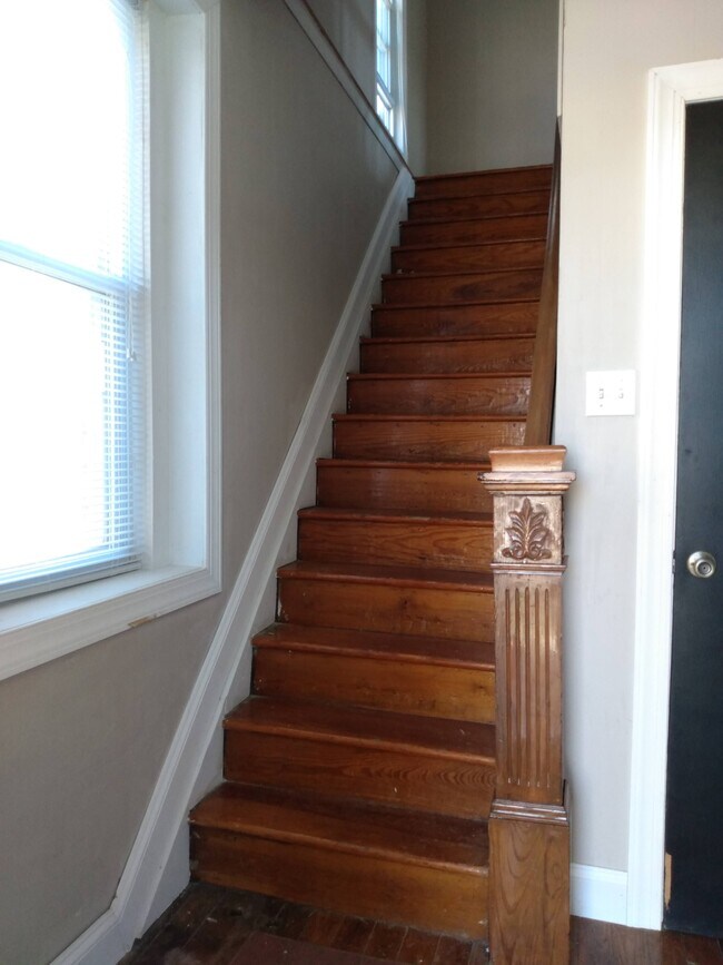 Foyer of apartment with coat closet - 1013 Haverhill Rd
