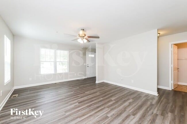 Building Photo - 4971 Trent Hill Dr
