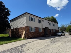 Building Photo - 607 Hillview Dr