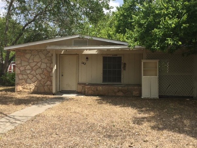 Building Photo - 142 Carousel Dr