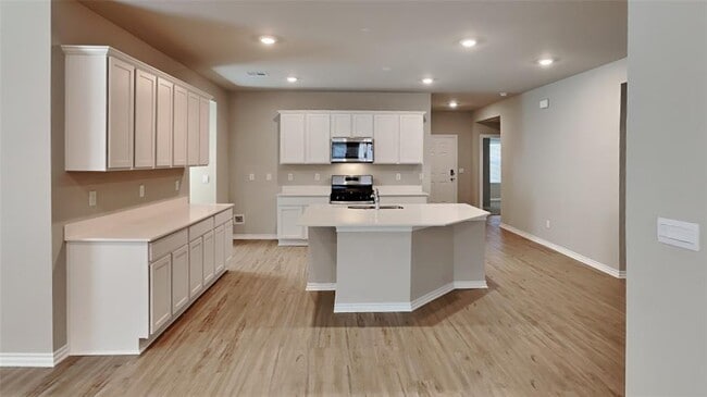 Building Photo - 2904 Firefly Dr