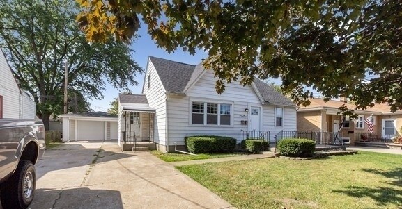 Primary Photo - 176 Lemoine Ave