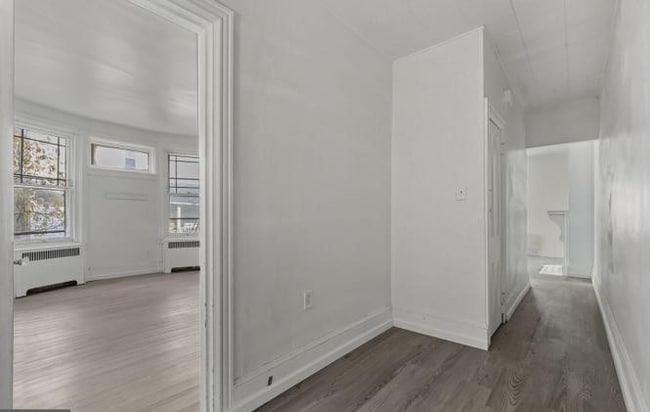 Building Photo - 37 E Stratford Ave