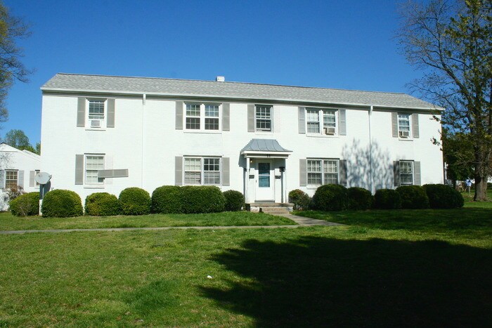 Primary Photo - 1400 Roslyn Dr