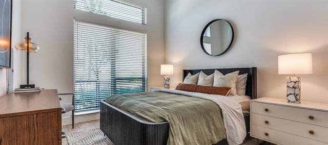 Building Photo - 650 E Sycamore St