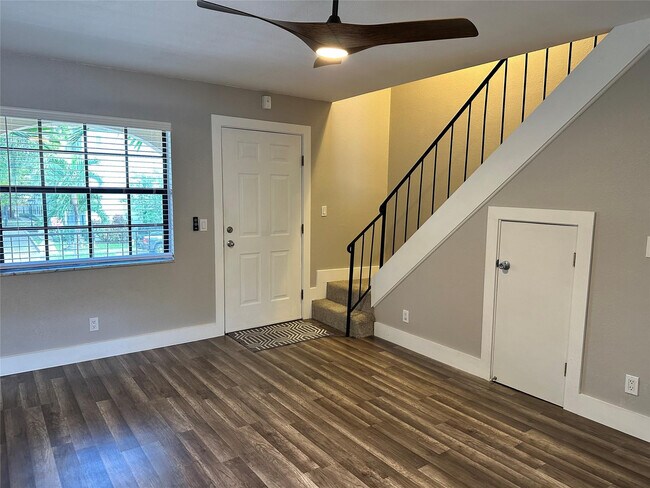 Foto del edificio - 620 NE 28th St