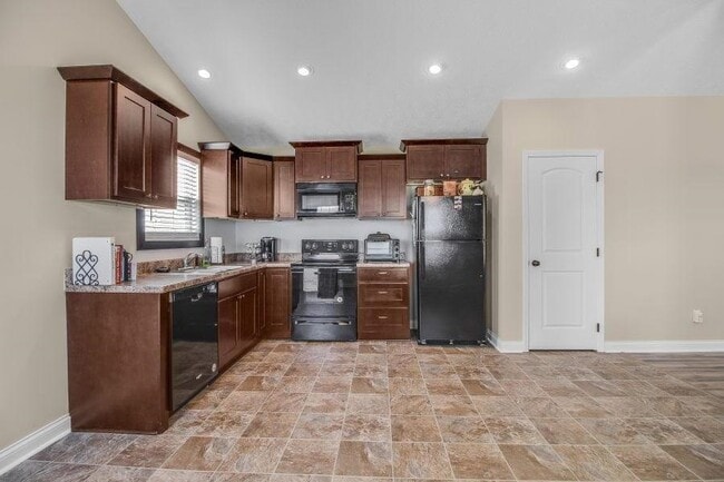 Building Photo - 418 Lansing Ln