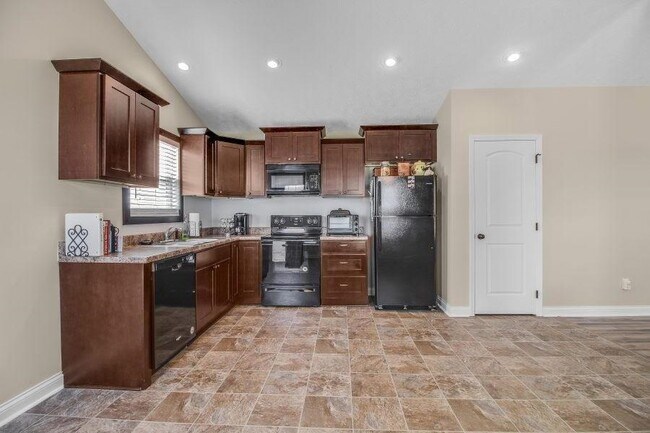 Foto del edificio - 418 Lansing Ln