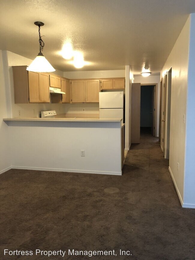 8423 NE Russell St, Portland, OR 97220 Apartment for