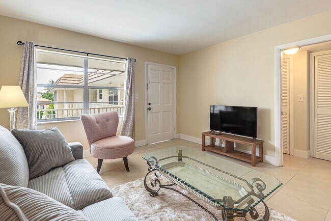 Foto del edificio - 1450 N Riverside Dr