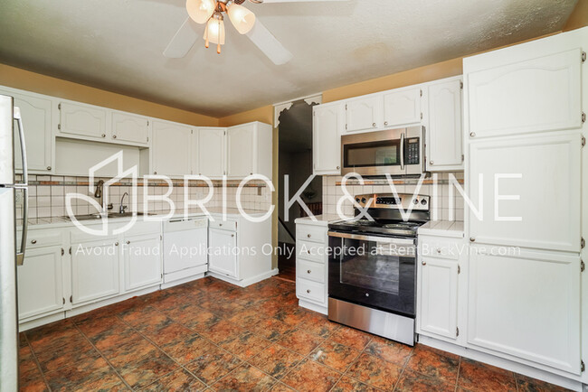 Building Photo - 5135 Hatfield Dr