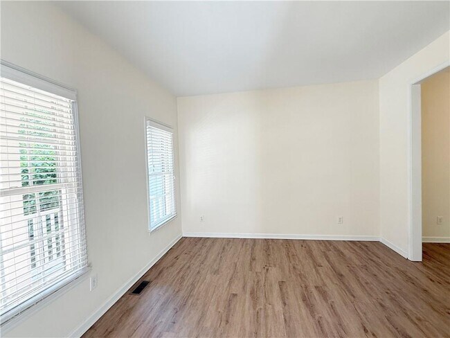 Foto del edificio - 350 Laurel Glen Crossing