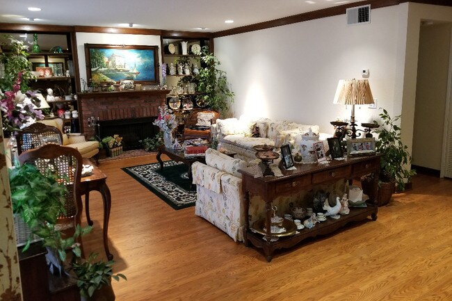 Living Room - 5333 Coldwater Canyon Ave