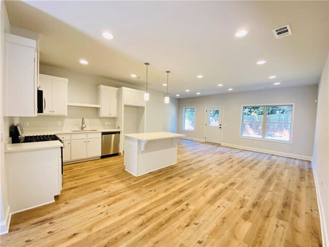 Foto del edificio - 1099 N Village Dr