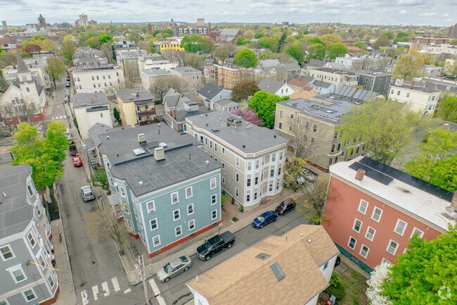 Contexto del barrio - 81 Pine St