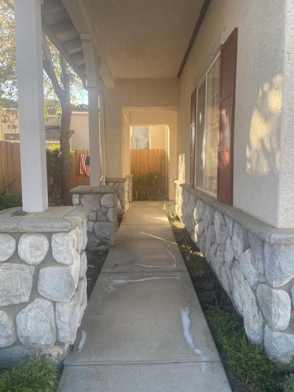 Foto del edificio - 2543 Ellen Ln