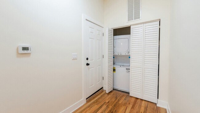 Foto del edificio - 1742 N California Ave