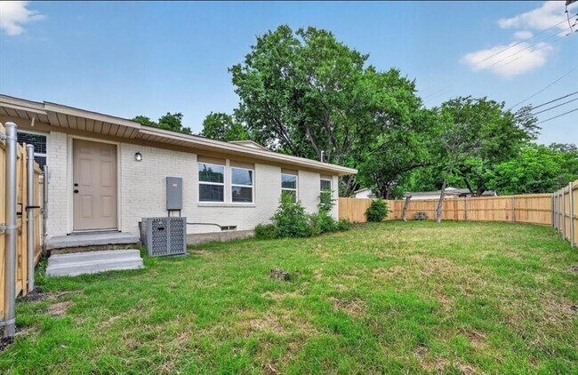 Building Photo - 10402-10404 Joaquin Dr