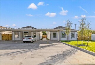 Building Photo - 10 Shavano Dr