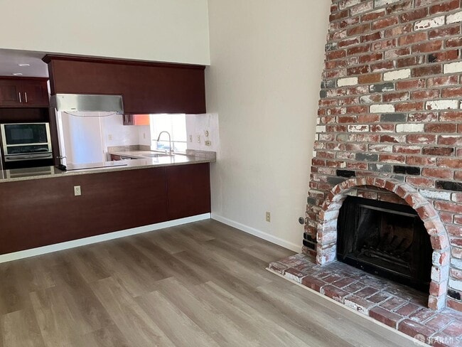 Building Photo - 180 Valdivia Cir