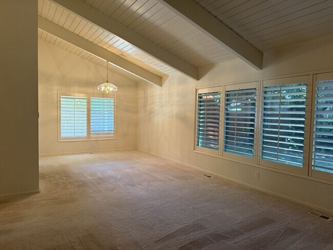 Building Photo - Beautiful Ranch-style Home In Raleigh Hill...