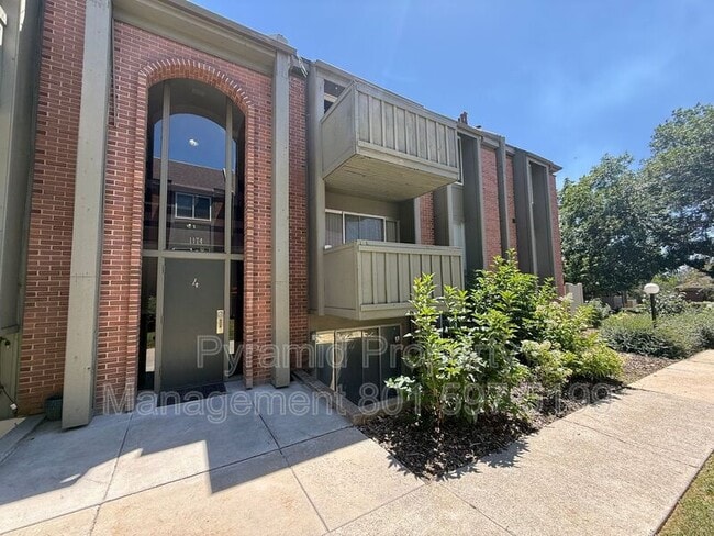 Foto del edificio - 1174 Foothill Dr