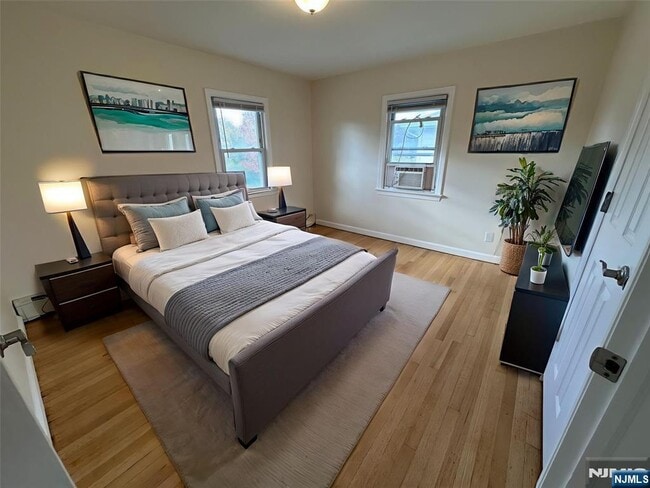 Building Photo - 368 New St