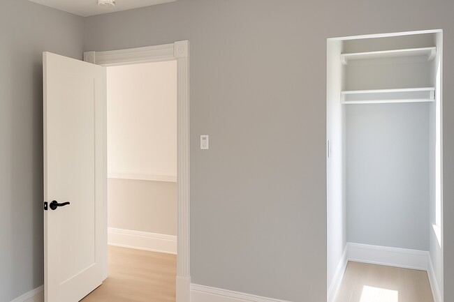 Building Photo - 569 Sherbrooke St