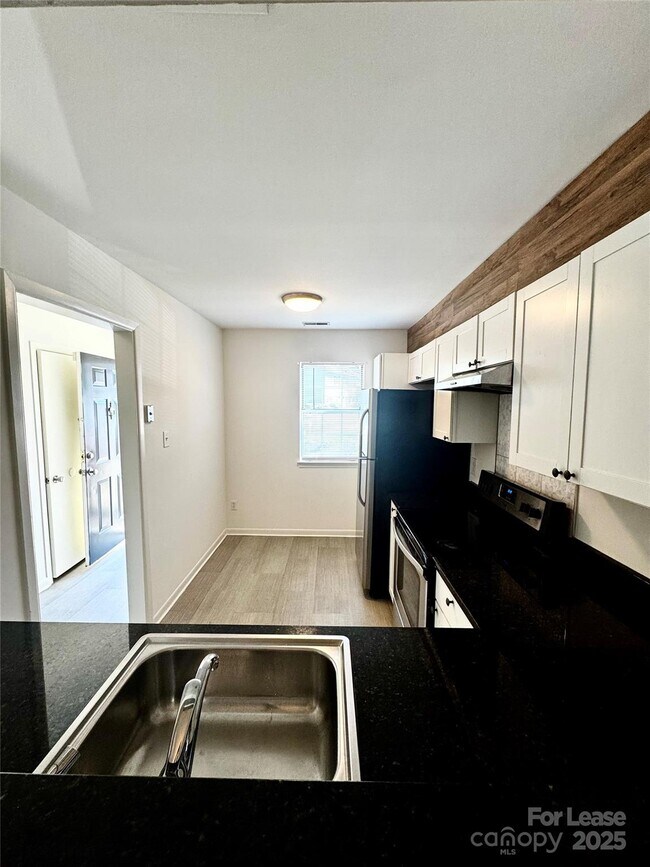 Foto del edificio - 6102 Heath Ridge Ct